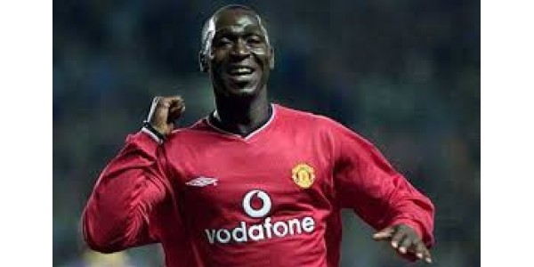 Andy Cole está enterrado no Arsenal